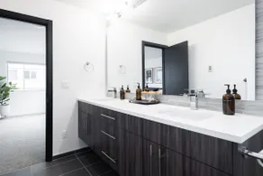 Designer 4BR Home | City Views + Spacious Kitchen - Image 5