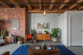 Live like a local in historic Gastown! - Image 5