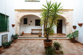 House in the Jewish Quarter, right in the historic center. - Image 2