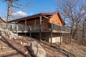 Lookout Mountain Valentine Drive Cabin #3 - Image 5