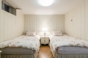 Luxurious oasis in upscale crown heights - Image 5