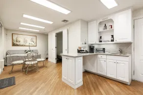 Luxurious oasis in upscale crown heights - Image 3