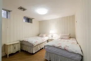 Luxurious oasis in upscale crown heights - Image 4