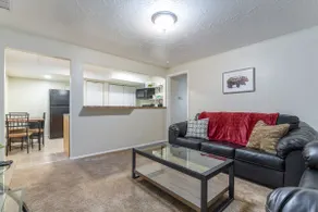 COZY BASEMENT APARTMENT - PRIVATE ENTRANCE - NEAR PARK - Image 5