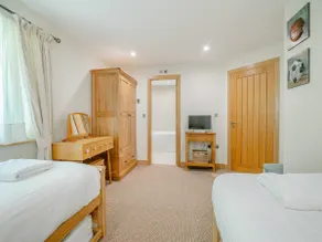Twill Lodge - 4 Swandown - Image 3