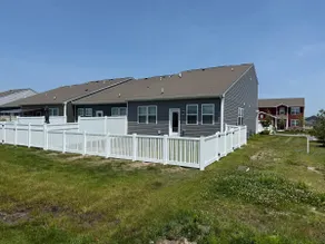 Beach shuttle/Pools-3BR, pets ok-fenced yard - Image 3