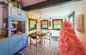 Dollhouse Northeast — Glam, Iconic & Walkable - Image 2