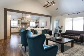 The Cozy Modern 4 Bedroom - Image 5