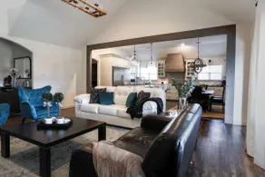 The Cozy Modern 4 Bedroom - Image 3