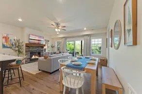 Views! LAKE Penthouse- 5 min to Landing & Downtown - Image 2