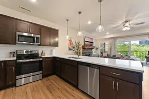 Views! LAKE Penthouse- 5 min to Landing & Downtown - Image 3