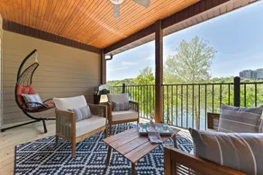 Views! LAKE Penthouse- 5 min to Landing & Downtown - Image 5