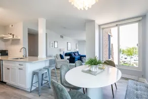 Stylish Waterfront Eastport Condo w Pool & Parking - Image 5