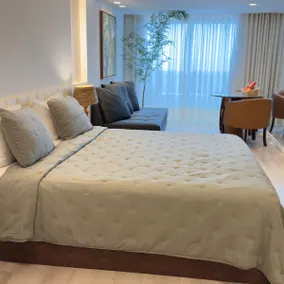 Suite with Balcony on the Upper Floor - Image 2