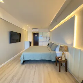 Suite with Balcony on the Upper Floor - Image 4