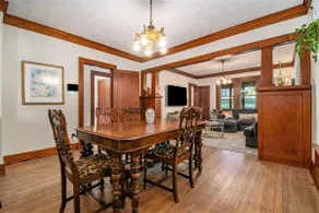 Classic 4BR Bowery Hill Gem Near Top Spots - Image 3