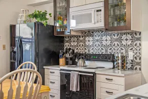 Classic 4BR Bowery Hill Gem Near Top Spots - Image 5