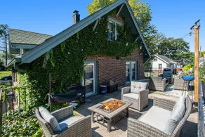 Classic 4BR Bowery Hill Gem Near Top Spots - Image 2