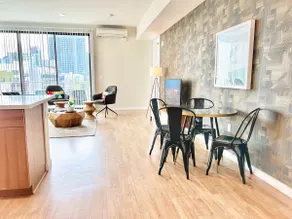 3 Bedroom Penthouse in Downtown! - Image 5