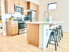 3 Bedroom Penthouse in Downtown! - Image 3