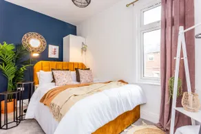 Two Bedroom Family Apartment Near Town Centre Chic Stay - Image 2