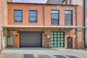 Downtown Omaha Getaway w/ Deck & Gas Grill! - Image 3