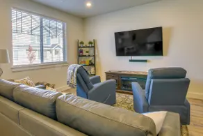 2 Mi to Zootah: Providence Townhome w/ Fireplaces - Image 4