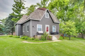 Charming Eagle Grove Farmhouse w/ Patio! - Image 3