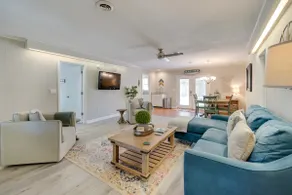 7 Blocks to the Beach: Family Oak Island Retreat - Image 4