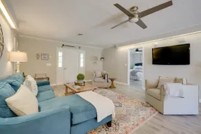 7 Blocks to the Beach: Family Oak Island Retreat - Image 5