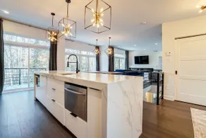 Modern Lakeside Getaway Oasis - Image 4