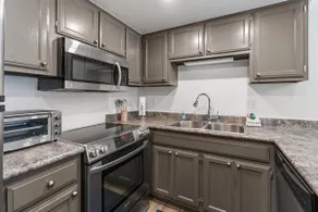 Updated Modern In-Town Condo | Pool | Hot Tub - Image 4