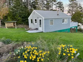 Betty's Place - Cozy ocean front getaway with views of Casco Bay - Image 4