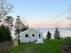 Betty's Place - Cozy ocean front getaway with views of Casco Bay - Image 3