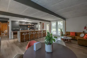 Retro Vibes | Mid-Century Gem in Springfield - Image 2