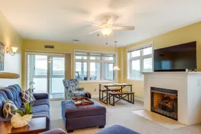 Lakefront Huddleston Condo w/ Community Pool - Image 4