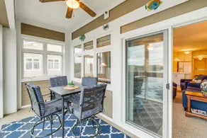 Lakefront Huddleston Condo w/ Community Pool - Image 2
