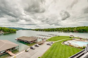 Lakefront Huddleston Condo w/ Community Pool - Image 3