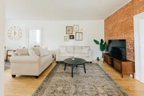 Newly Renovated Vintage Inspired Large 4 BR Home - Image 4