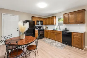 Charming Belmont Bungalow - 5 Min Walk to Downtown - Image 3