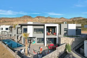 Contemporary Lux ~ Private Poo&Spa  Scenic Golf - Image 2