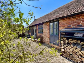 Primrose Lodge by inspirestays-com - a cottage that sleeps 2 guests in 1 bedroom - Image 3