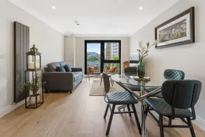 5-Star Contemporary City Retreat - Image 2