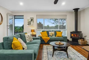 Wattle Cottage - A Stylish Hinterland Escape - Image 2