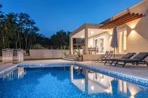 Villa Grace, a romantic single story villa with a pool - Image 4