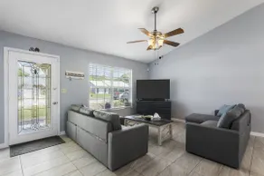 Adorable 2/2 Pool Home, sleeps 6, Dellefield - Image 4