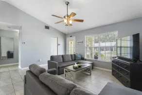 Adorable 2/2 Pool Home, sleeps 6, Dellefield - Image 5