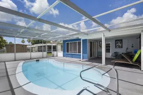 Adorable 2/2 Pool Home, sleeps 6, Dellefield - Image 2