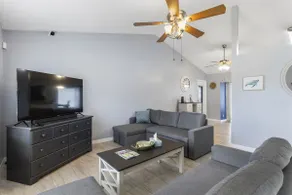Adorable 2/2 Pool Home, sleeps 6, Dellefield - Image 3