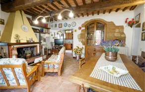4 Bedroom Stunning Home In Cetona - Image 2